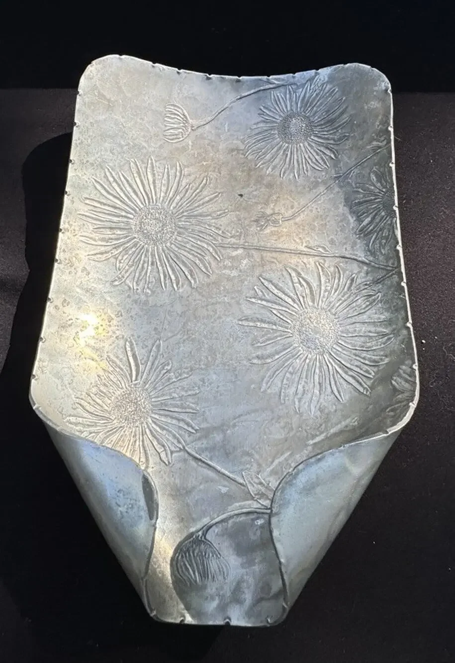 DePonceau 100% Handmade Hand-Hammered Aluminum Flower Serving Tray